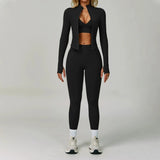 schwarze sportoutfit damen mit figurbetonter leggings und bh