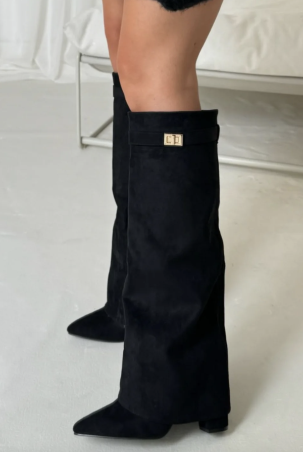 Lily Classic | Kniehohe Stiefel mit Spitzem Zeh & Geradem Schaft
