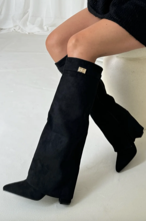 Lily Classic | Kniehohe Stiefel mit Spitzem Zeh & Geradem Schaft