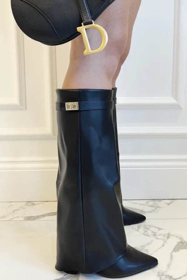 Lily Classic | Kniehohe Stiefel mit Spitzem Zeh & Geradem Schaft