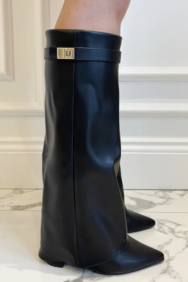 lily classic kniehohe stiefel in schwarzer glatter lederoptik mit spitzem zeh