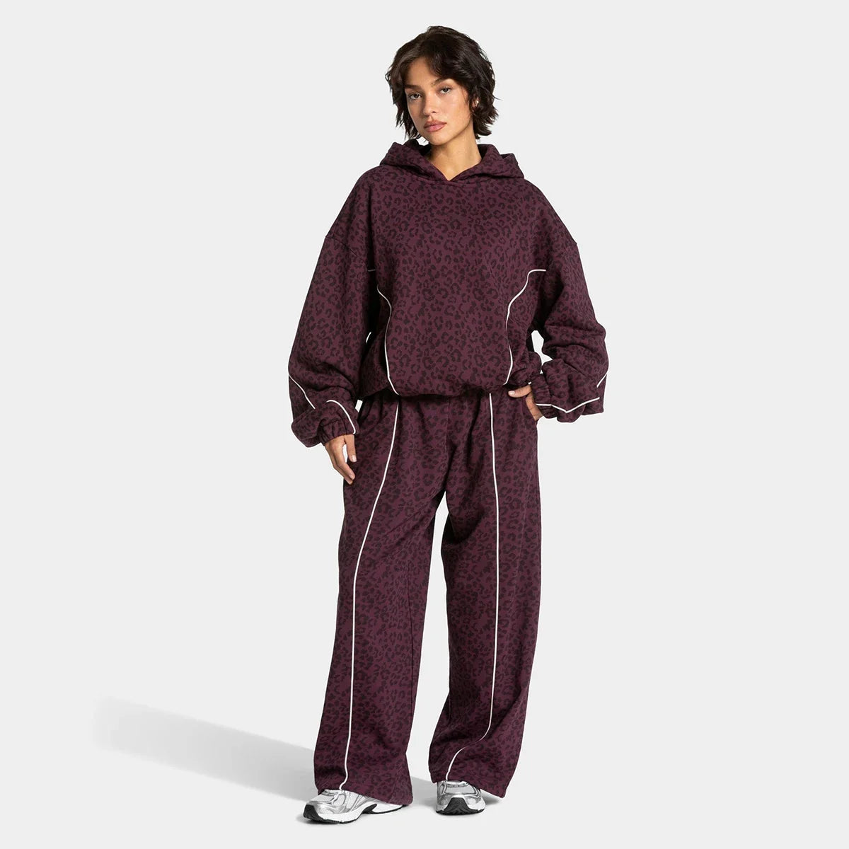 Weite Hose Damen im Leoparden-Print mit weißer Kontrastpaspel
