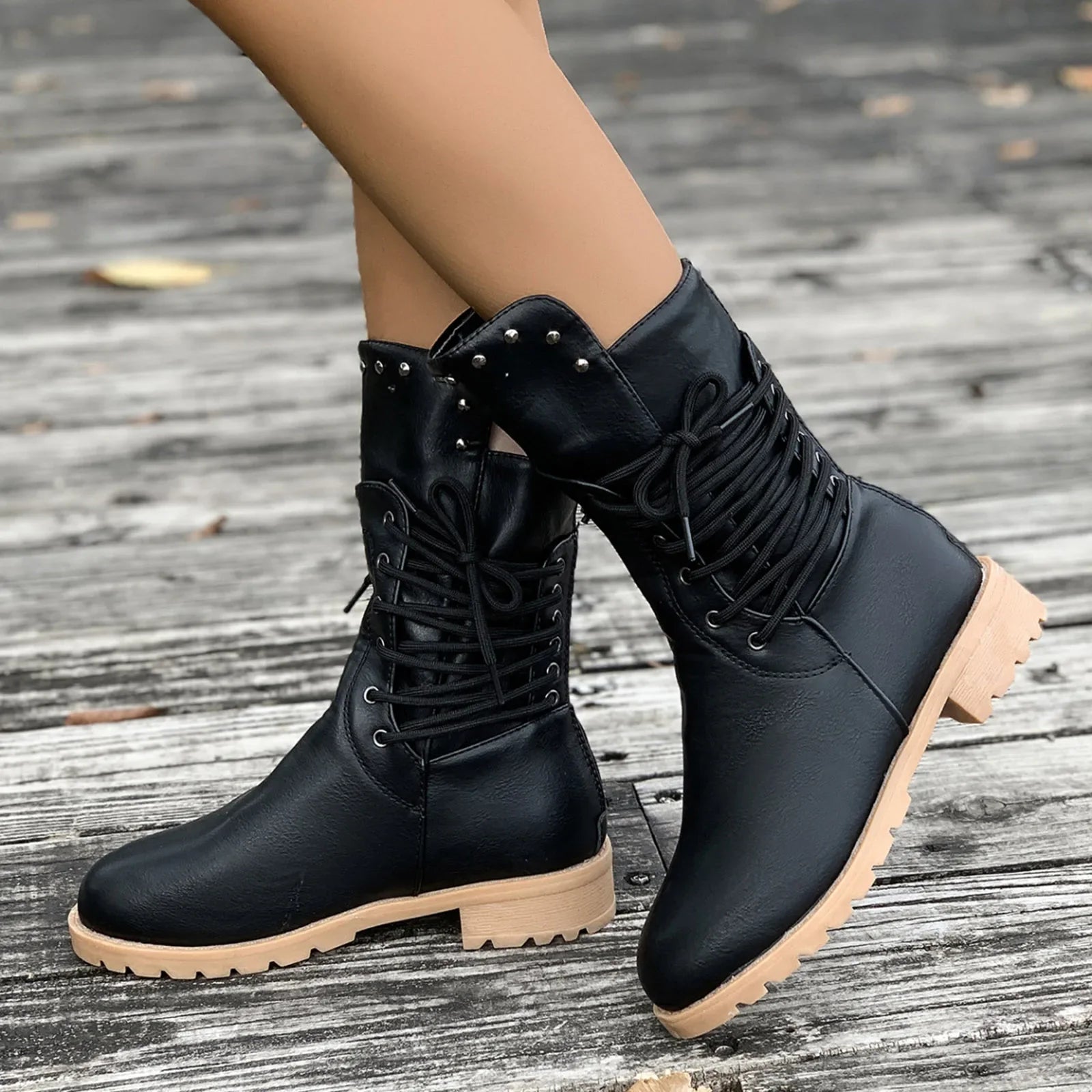 Ravena Boots | Robuste Schnürstiefel mit Nieten & Profilsohle