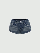 Rivéla Denim-Shorts – Frontansicht ohne Modell mit Studs an den Vordertaschen