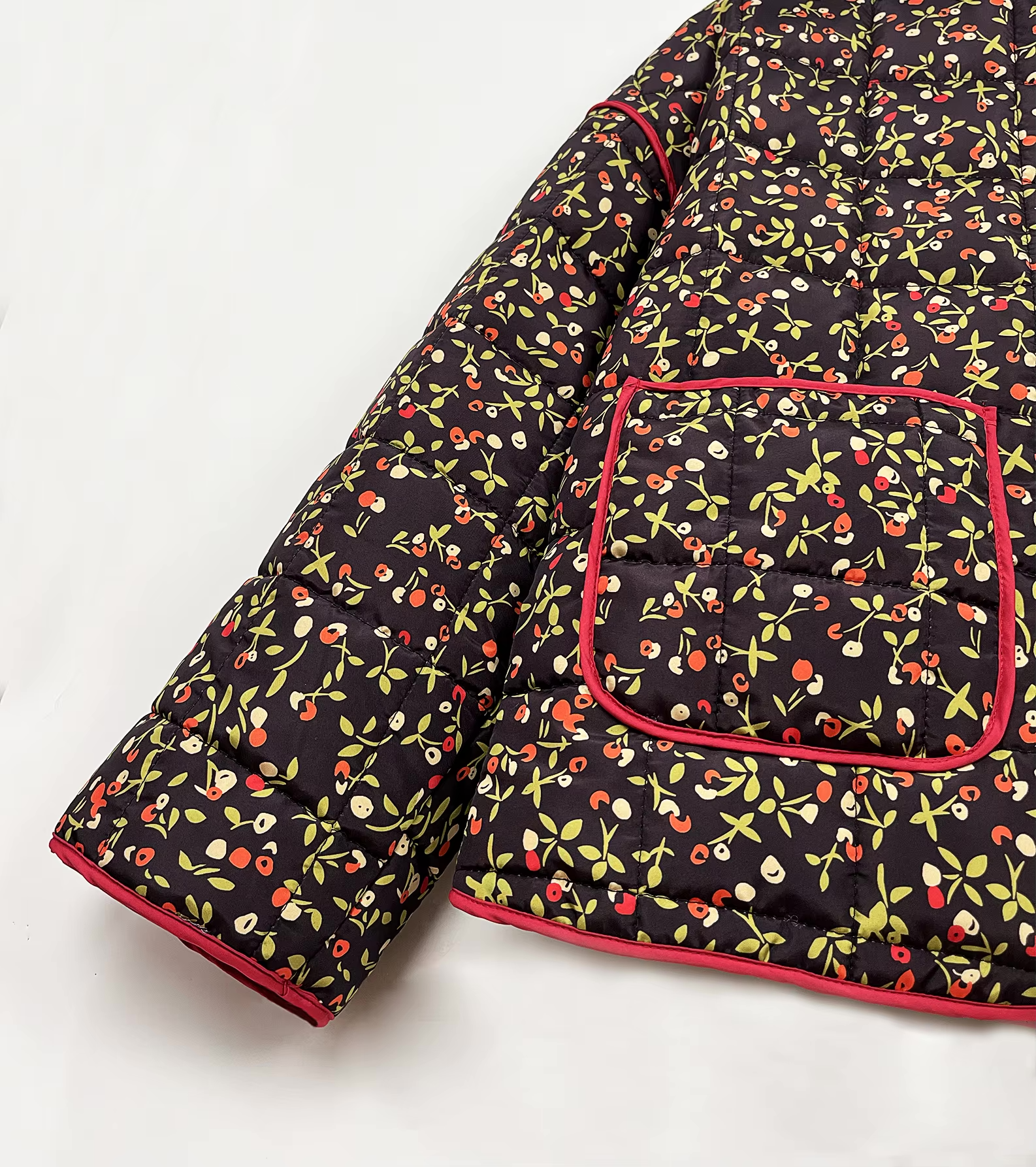 Patch & Puff Damenjacke schwarz rot blumenprint
