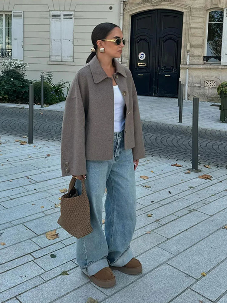 Rückansicht Mirelda Damen-Kurzjacke in Taupe