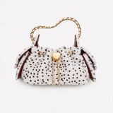 Cremeweiße Faux-Fur-Schultertasche mit Leopardenprint und Goldkette