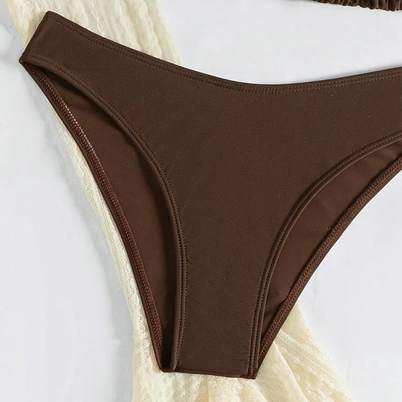 Bikini Damen Triangel-Top – Sunset Breeze von Talaine, Rückansicht im Sonnenlicht