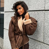 braune vegane shearling jacke mit taillengürtel für damen