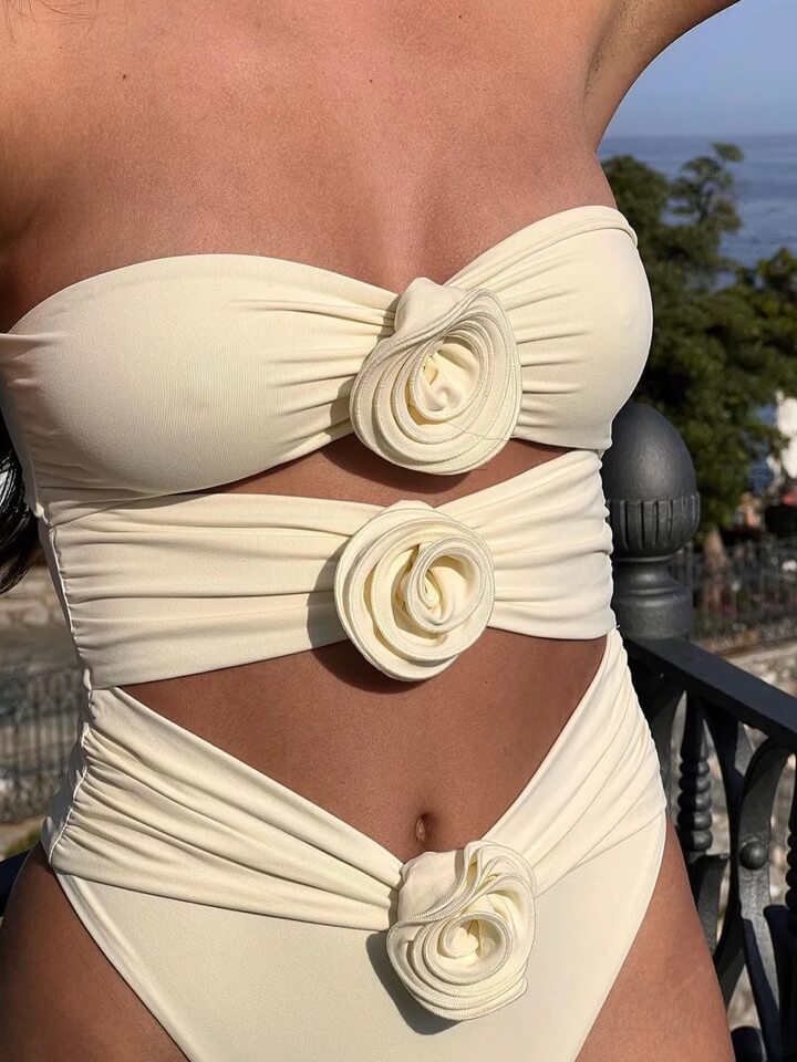 Badeanzug Damen Beige Bandeau mit Rosen-Details – Soera von Talaine, Vorderansicht