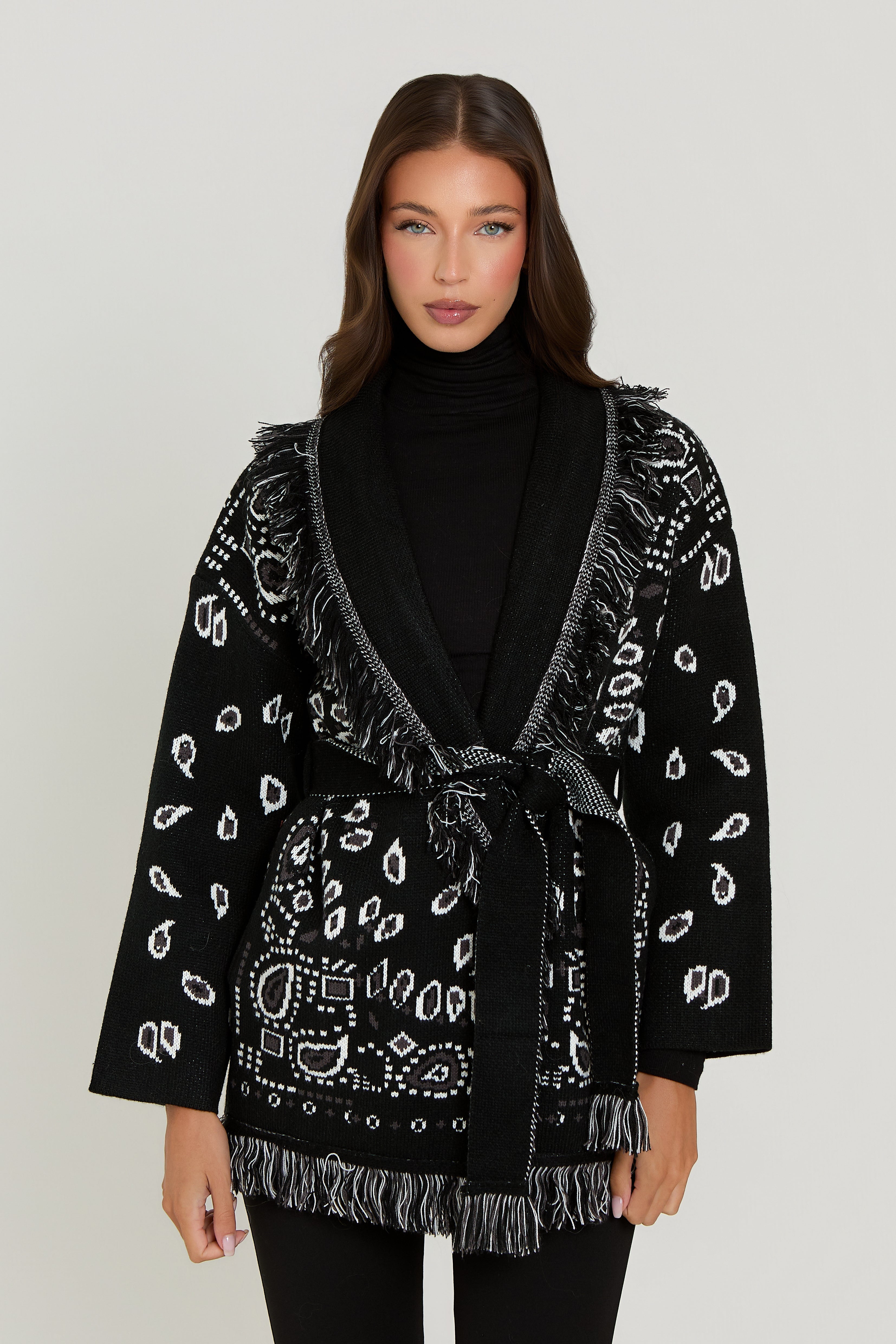 Meliora Bandana Cardigan | Warme Damen Strickjacke mit Fransen & Muster