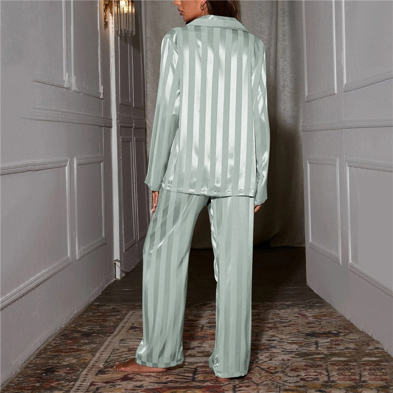 livéra Satin Pyjama-Set | Elegantes Nachtwäsche-Set mit Hemd & Hose