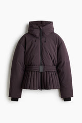 detailaufnahme kapuze auraya skijacke aubergine