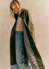 Clara | Trenchcoat mit zeitloser Silhouette & smarter Gingham-Fütterung