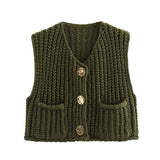 KnitCharm Weste über Rollkragenpullover kombiniert
