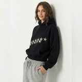 schwarzer hoodie mit weißem sternenprint und kapuze