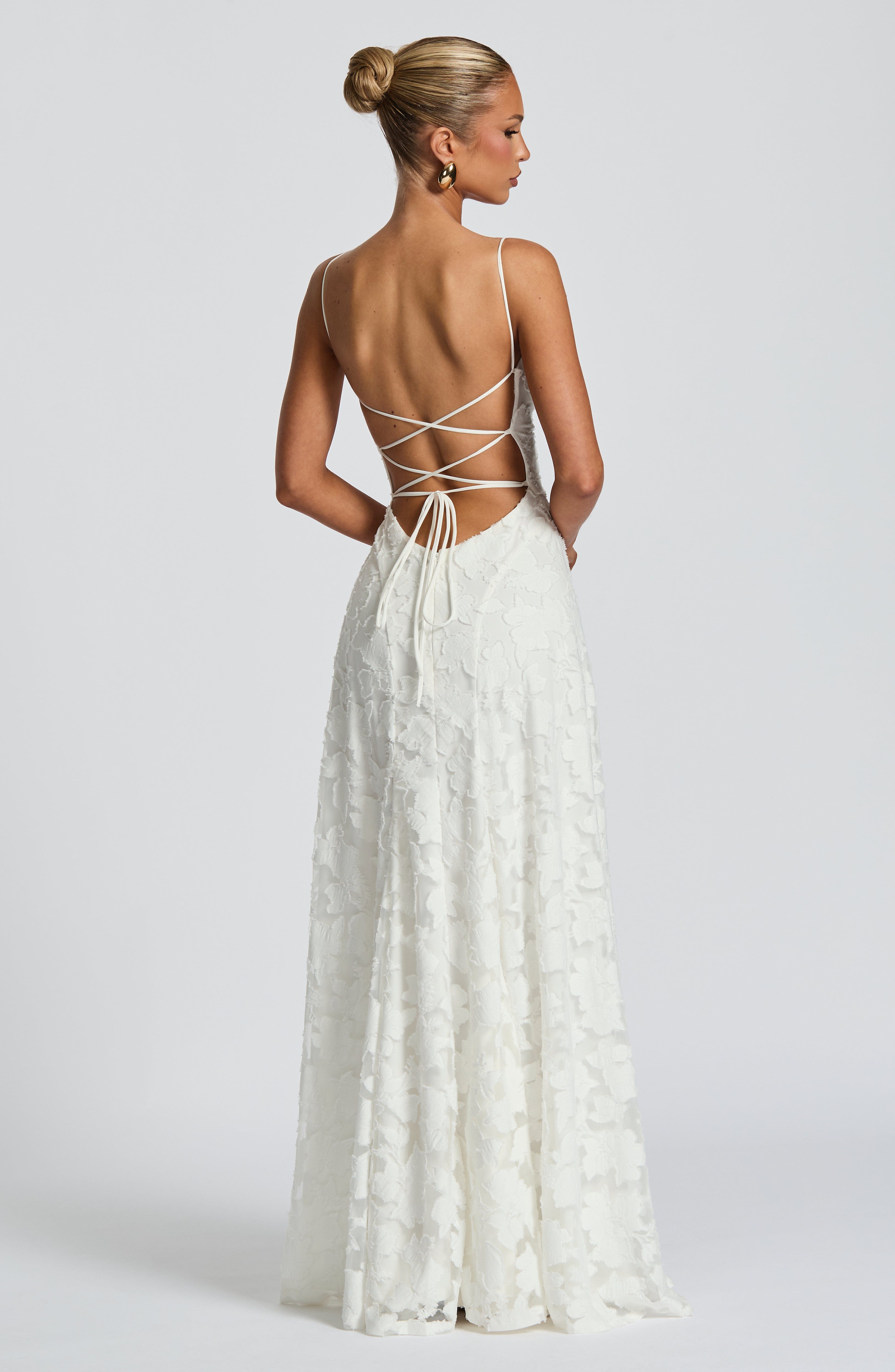 Florencia | Maxikleid mit Rückenausschnitt & Blumenstruktur