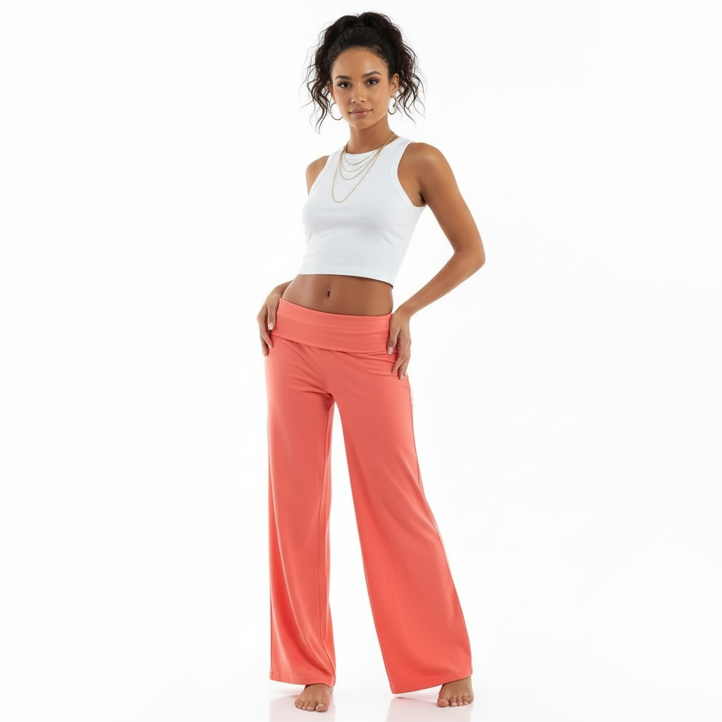 Modell in Aveline Wide-Leg-Hose Koralle und weißem Crop-Top, hoher Bund in der Frontansicht
