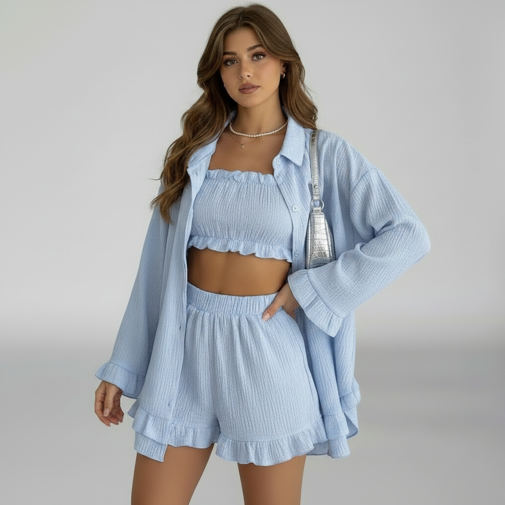 Lounge-Set Damen Blau mit Shorts & Bluse – Roséline von Talaine, am Model getragen