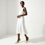 Modell trägt Veloura Slingback-Heels – weitere Lifestyle-Aufnahme