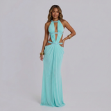 Modell trägt Aurelina Cut-Out Maxikleid in Türkis mit Neckholder – Frontansicht mit Taillen-Cut-Outs