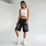 Vayla Denim Bermuda Shorts Damen in Hellblau – seitliche Ansicht des Relaxed Bermuda-Schnitts