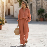 Valencia zweiteiliges Leinen-Set in Terrakotta – lockere Bluse und weite Hose im Gesamtlook