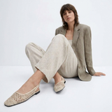 Aurelia Mesh-Slingback-Ballerinas in Beige am Model