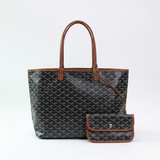 Schwarze Schultertasche mit Muster und Schulterhenkeln
