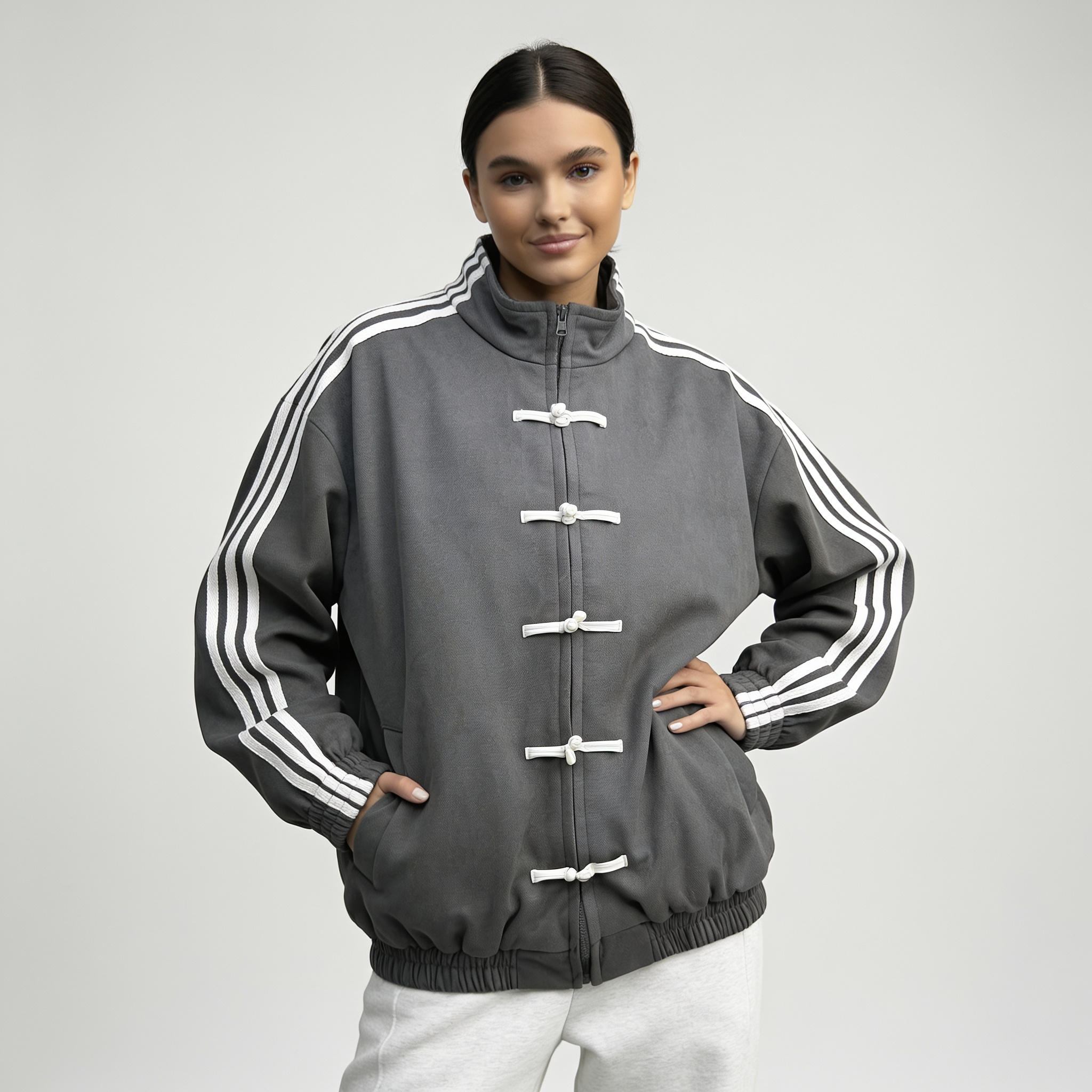 Yúmei Damen-Sportjacke – Sportjacke im Retro-Stil in Grau, mit Knopf- und Schlaufen-Details.

