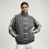 Yúmei Damen-Sportjacke – Sportjacke im Retro-Stil in Grau, mit Knopf- und Schlaufen-Details.
