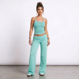 Mintgrünes Matching Set Damen mit gestreiftem Top und Wide-Leg-Hose
