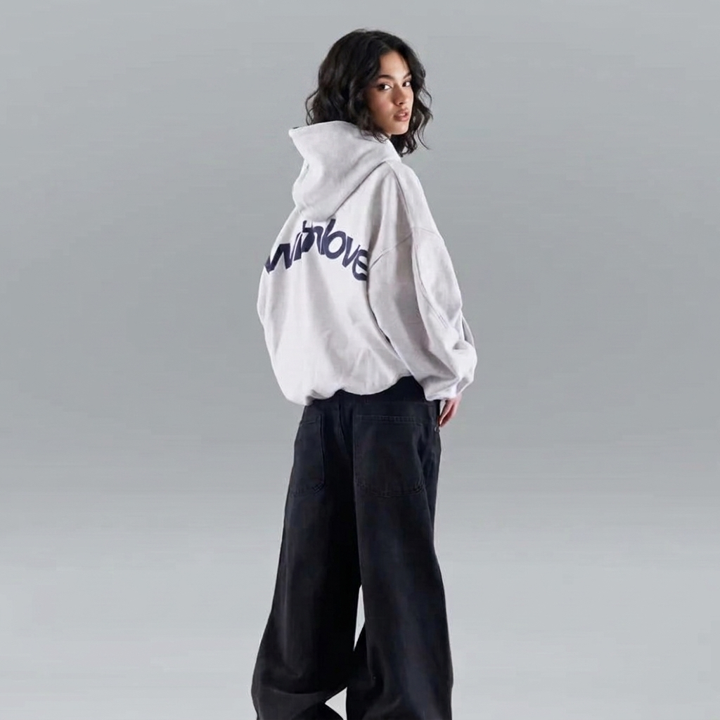 Oversized Hoodie Damen in Grau mit withlove-Backprint am Modell