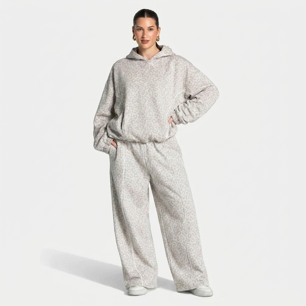 Damen Loungeset im Leoparden-Print mit Kapuzenpullover und Weißer Paspel