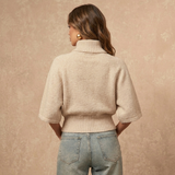Femininer Strickpullover in Beige zu Denim kombiniert