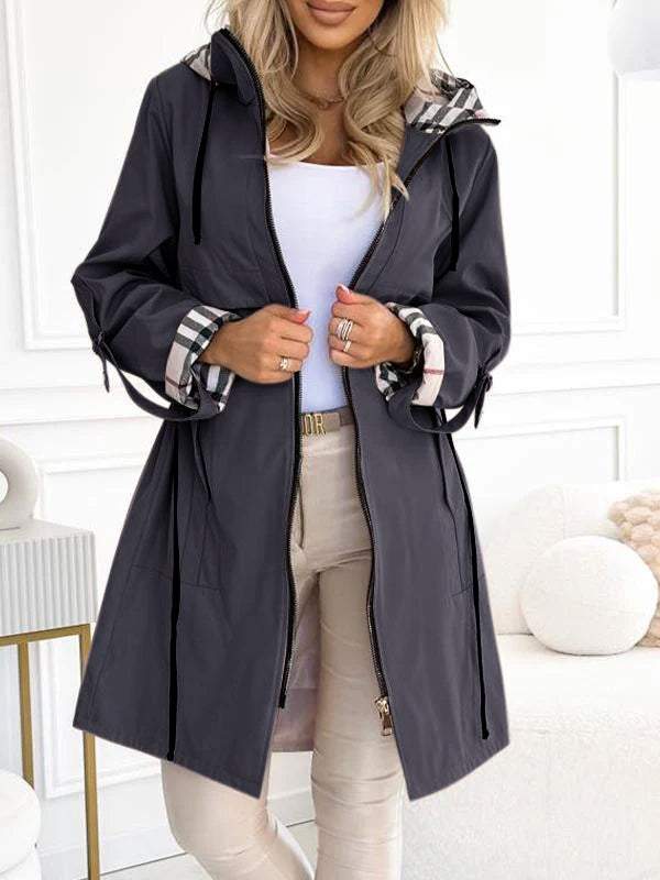 Novira | Damen Trenchcoat mit Kapuze & Karodetail – Frühling & Herbst
