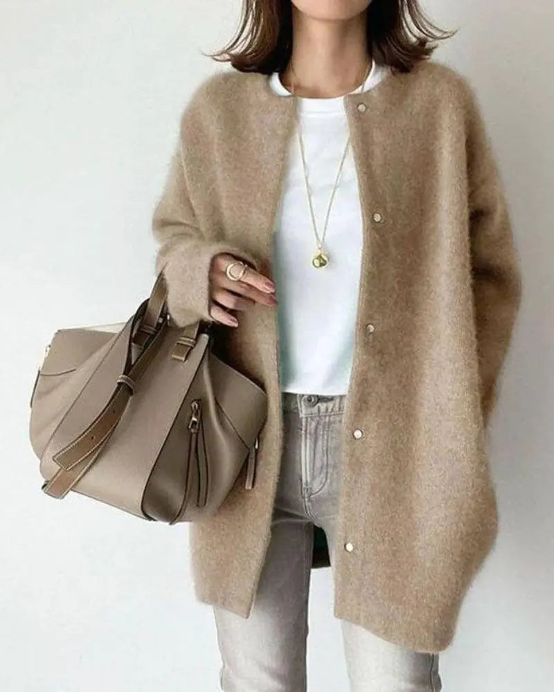 Evelaine Cardigan in Beige – gestrickte Damenjacke mit Relaxed Fit
