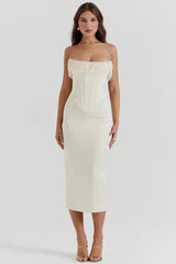 Pearl Embrace | Trägerloses Satin-Midikleid mit Perlendetail