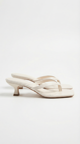 Kitten-Heel Sandalen Damen Weiß elegant – Rosalie von Talaine, seitliche Ansicht