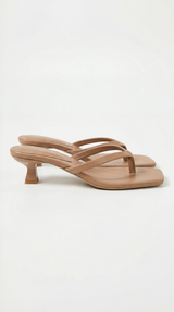 Kitten-Heel Sandalen Damen Beige elegant – Rosalie von Talaine, seitliche Ansicht