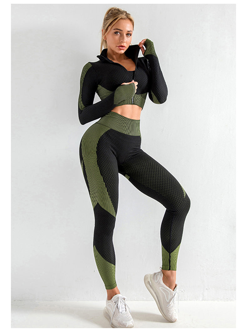 Norvica Seamless Set in Schwarz mit Olivdetails, komplette Vorderansicht
