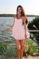 Chiffon Mini-Kleid Damen Rosa mit Spaghettiträgern – Mirella von Talaine, am Model getragen