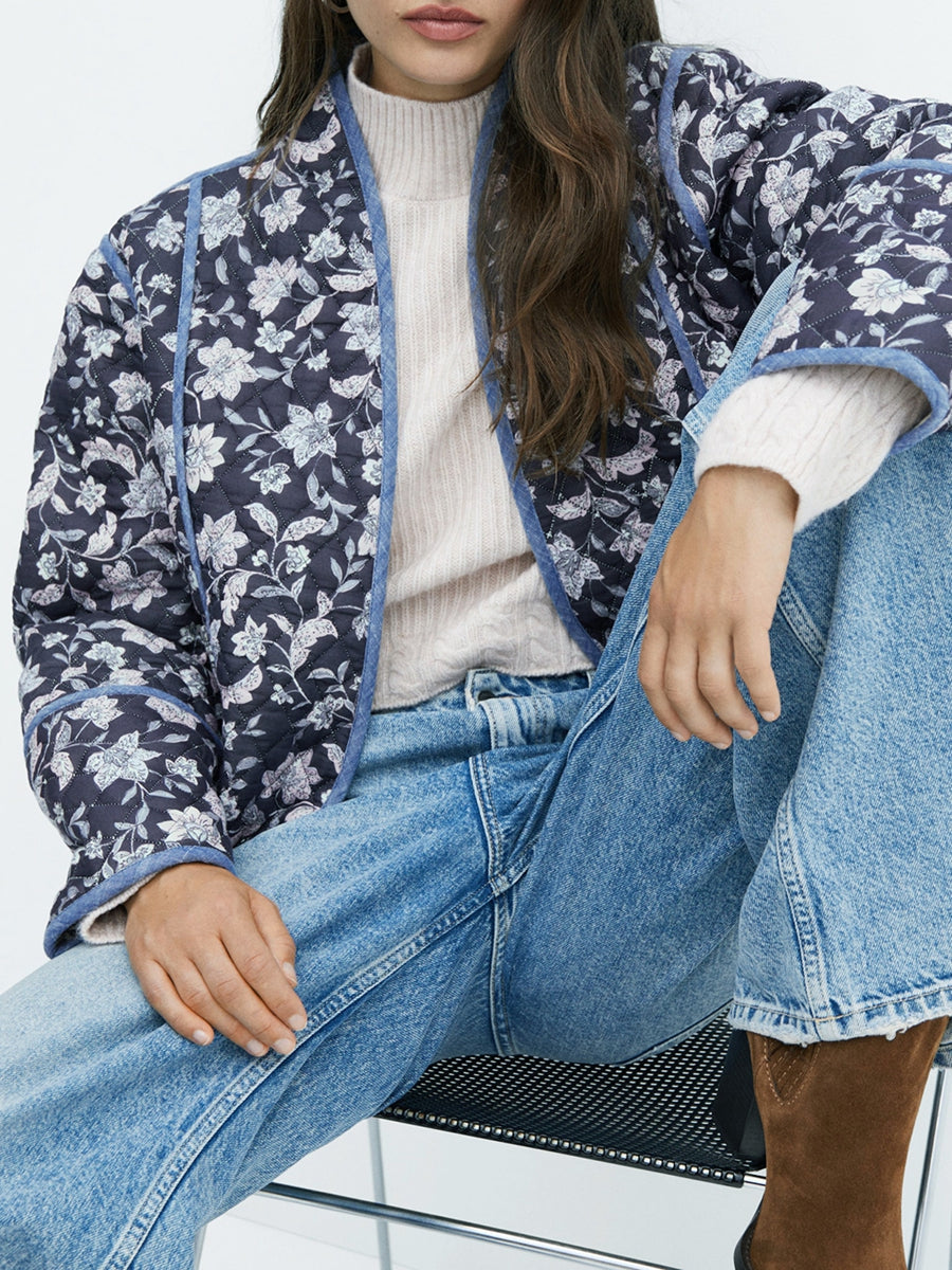 Fleur Quilted Jacke dunkle Version mit Jeans
